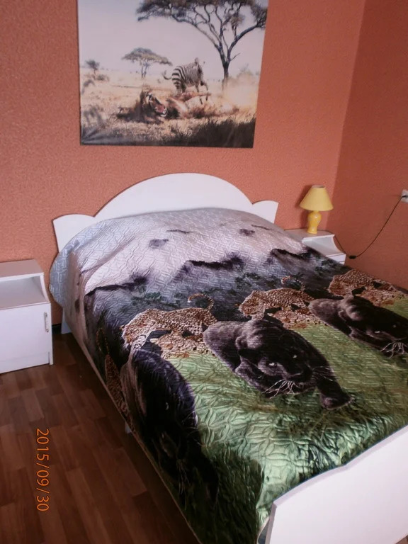 Сдаю посуточно 2х- комн. квартиру в центре города на ул. Будённого 8