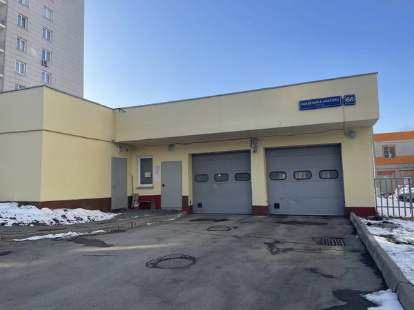 Большое машино место в теплом сухом паркинге