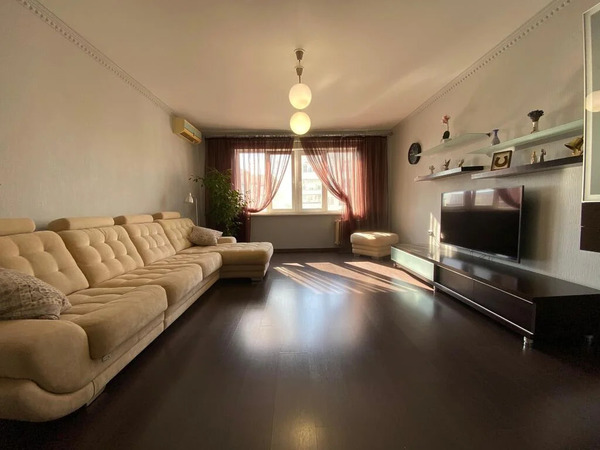 Продам Квартиру с отделкой в доме повышенной комфортности.