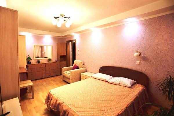 1-комнатная квартира.Панорамный вид из окон на центр города, залив.