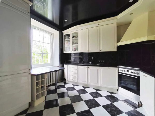 5-к. квартира, 188 м, 3/3 эт.