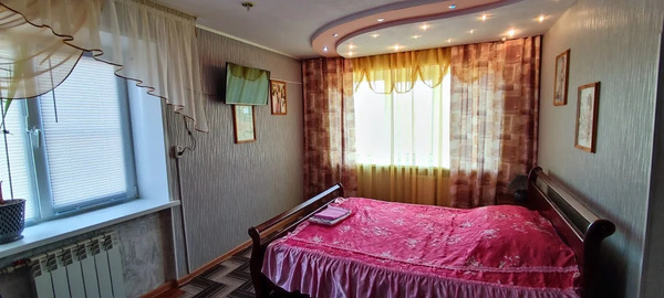 Сдаю посуточно 1- комн. квартиру в центре города на ул. Гайдара, 60.